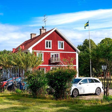 Отель Haesslebogarden Turist & Konferens Марианнелунд Экстерьер фото