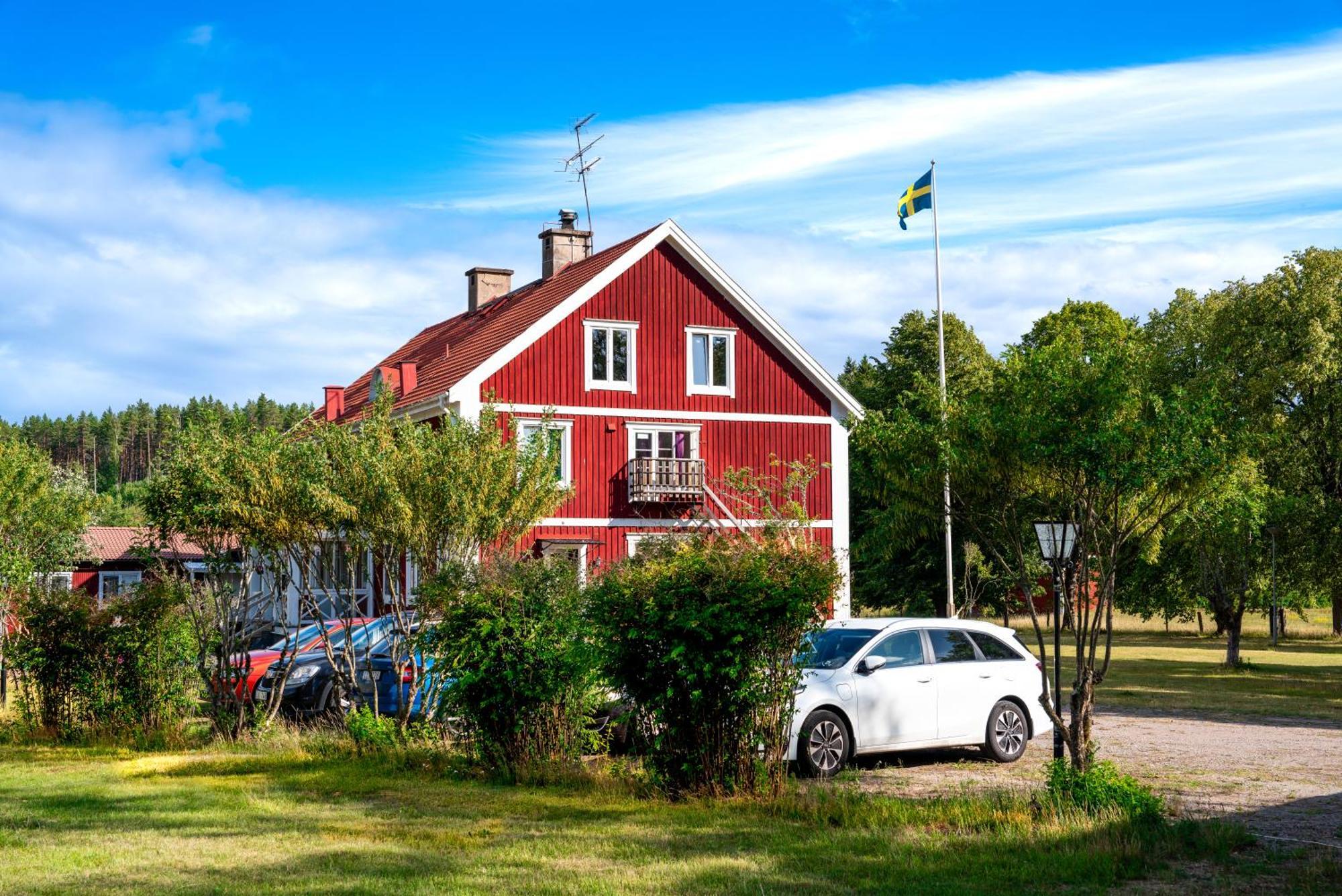 Отель Haesslebogarden Turist & Konferens Марианнелунд Экстерьер фото