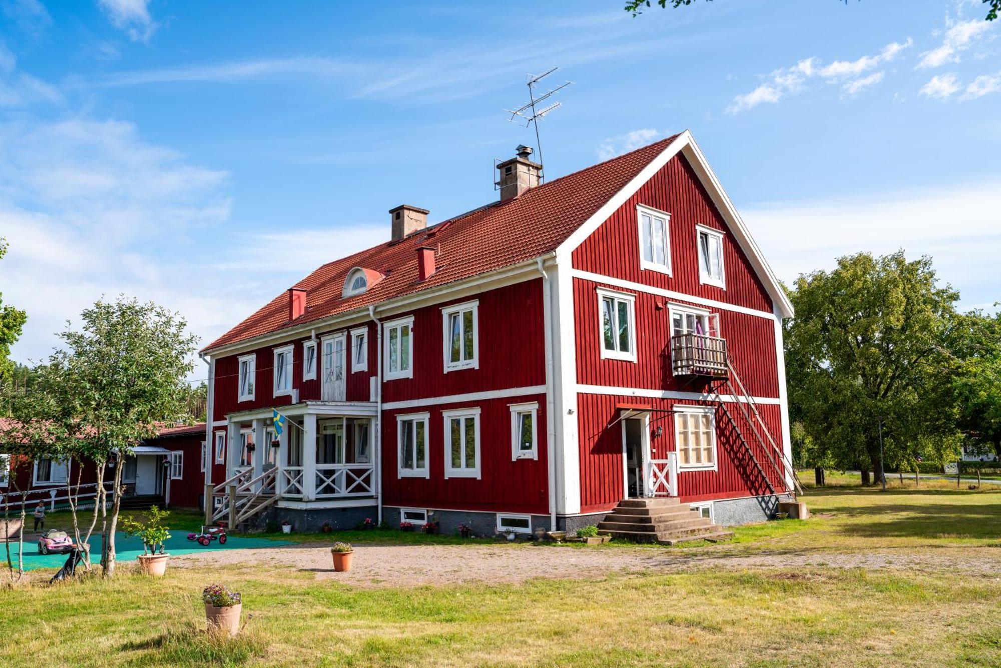Отель Haesslebogarden Turist & Konferens Марианнелунд Экстерьер фото