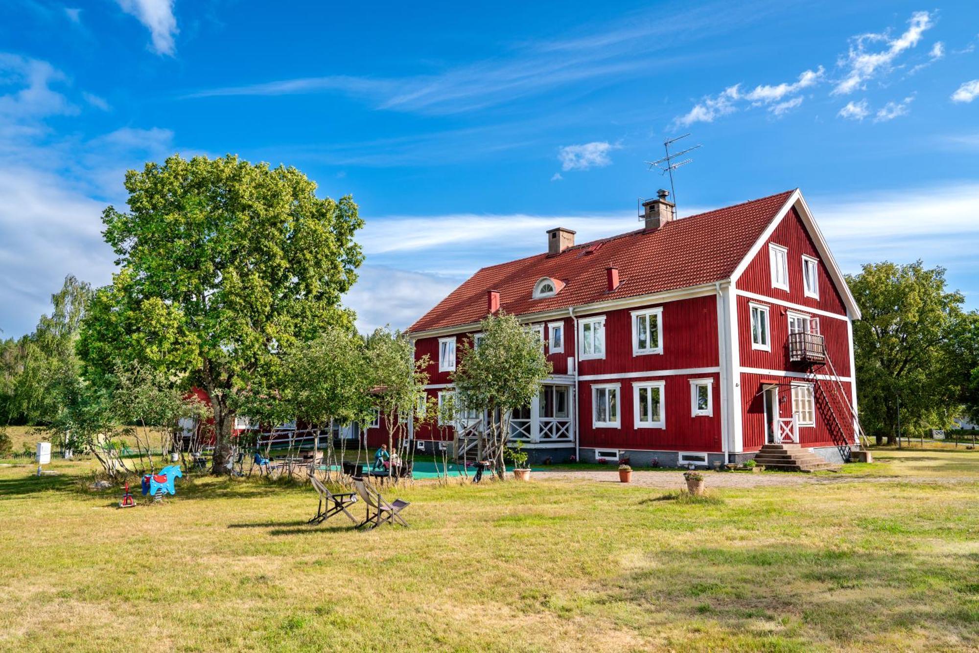 Отель Haesslebogarden Turist & Konferens Марианнелунд Экстерьер фото