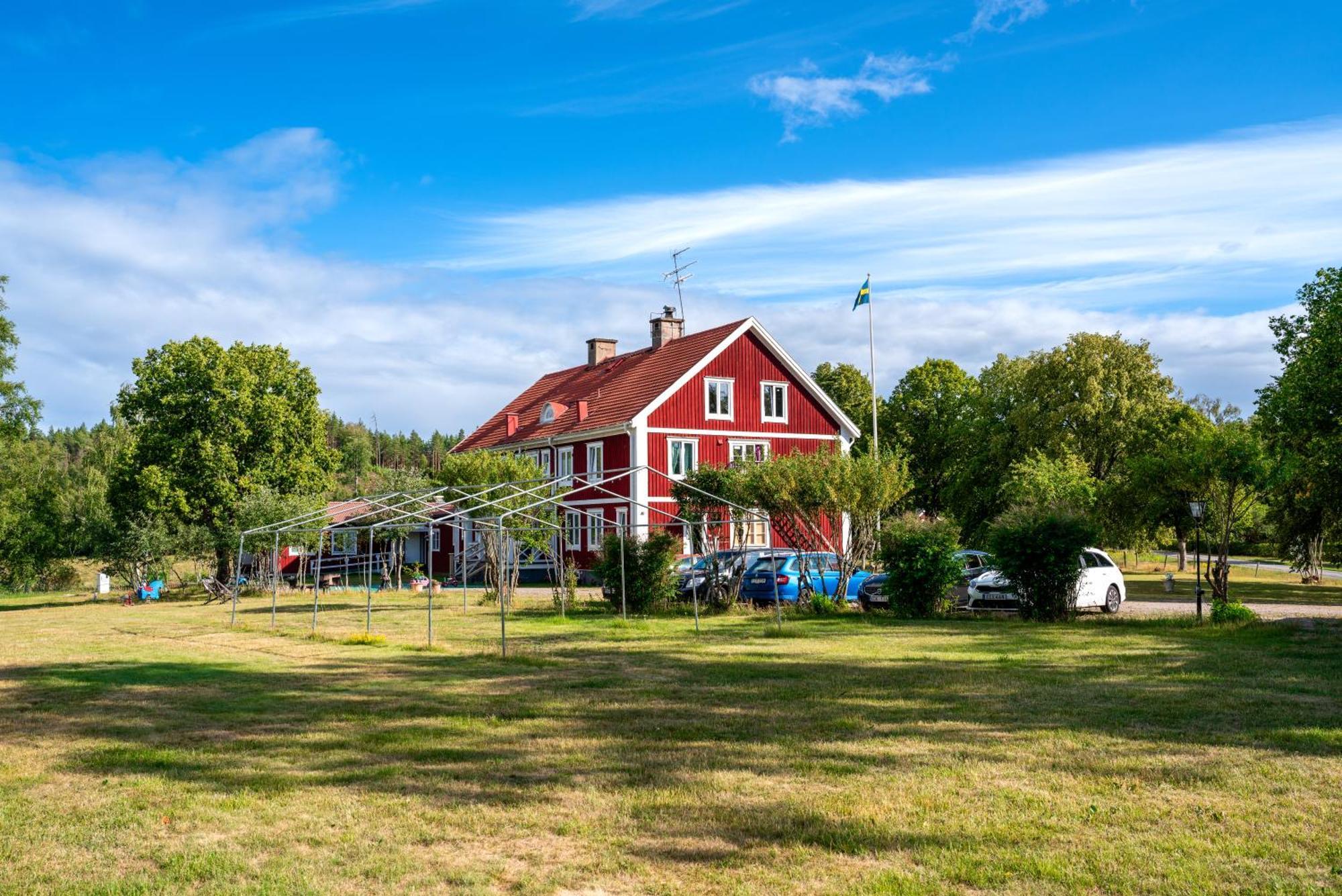 Отель Haesslebogarden Turist & Konferens Марианнелунд Экстерьер фото